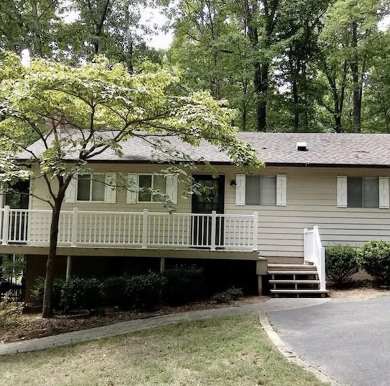 304 Saunders Point RD