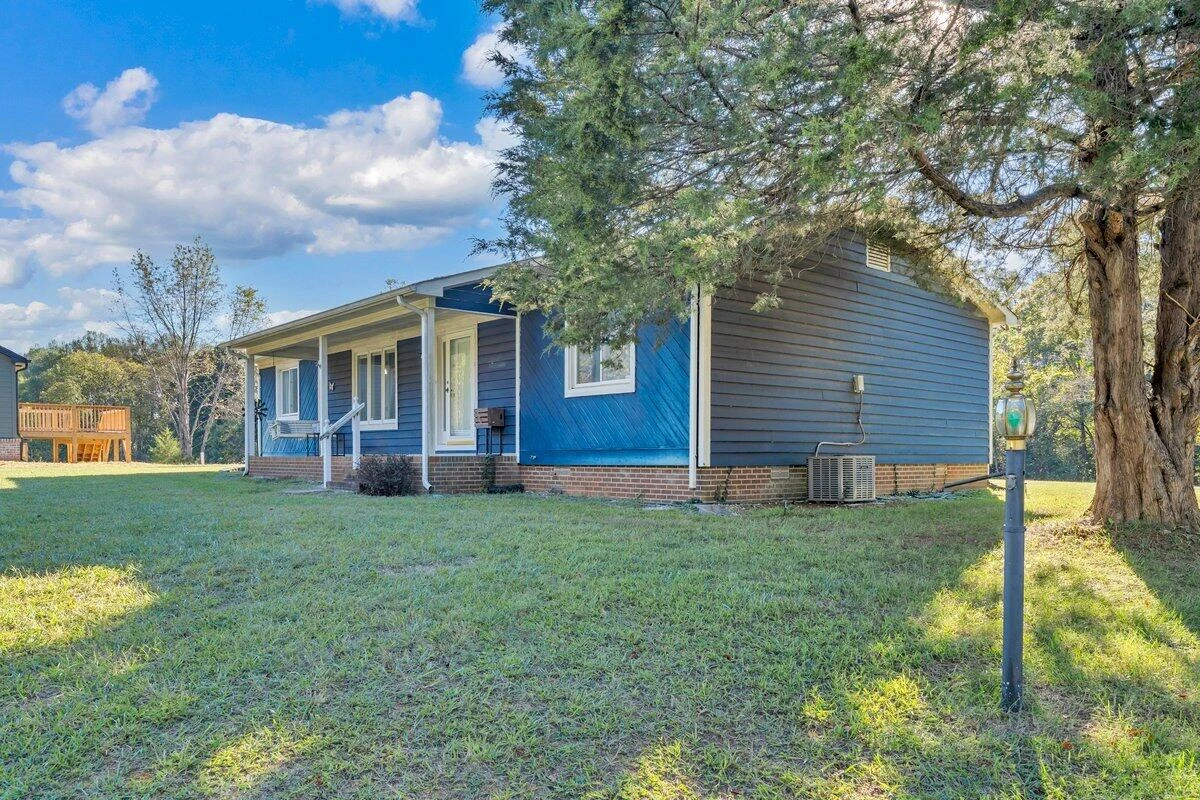 525 Lake Park DR