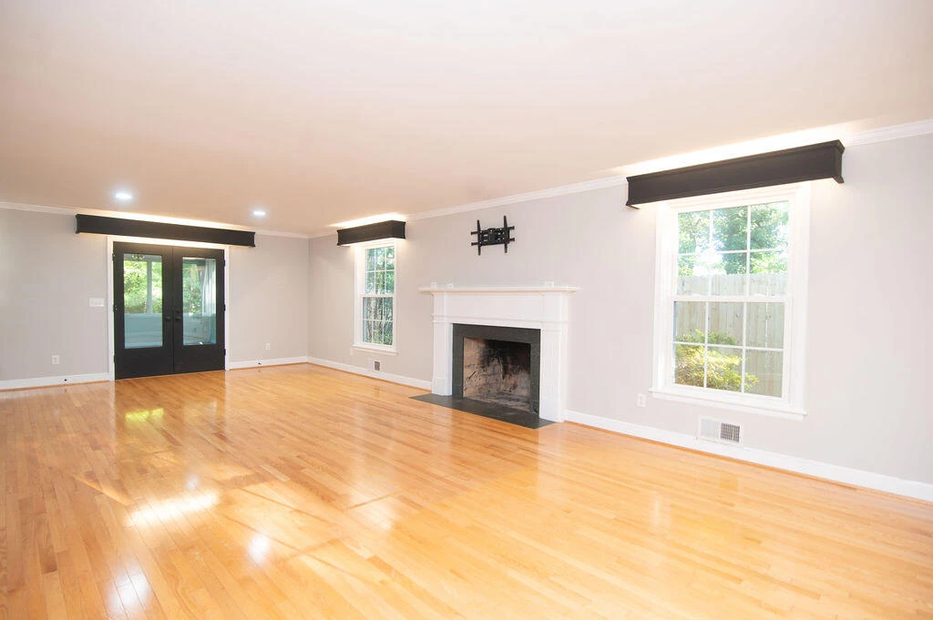 1612 Red Oak LN SW - Photo 3
