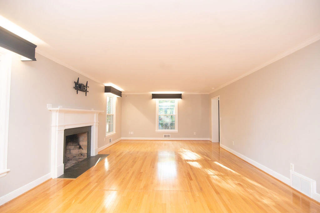 1612 Red Oak LN SW - Photo 5