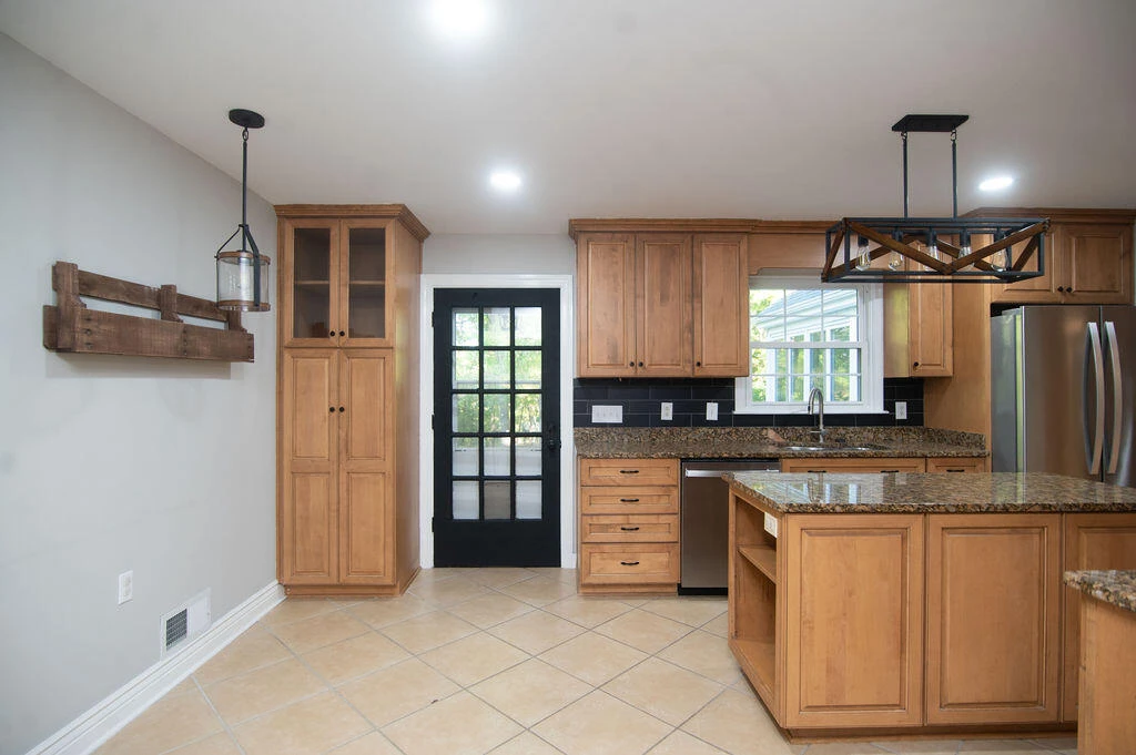 1612 Red Oak LN SW - Photo 8