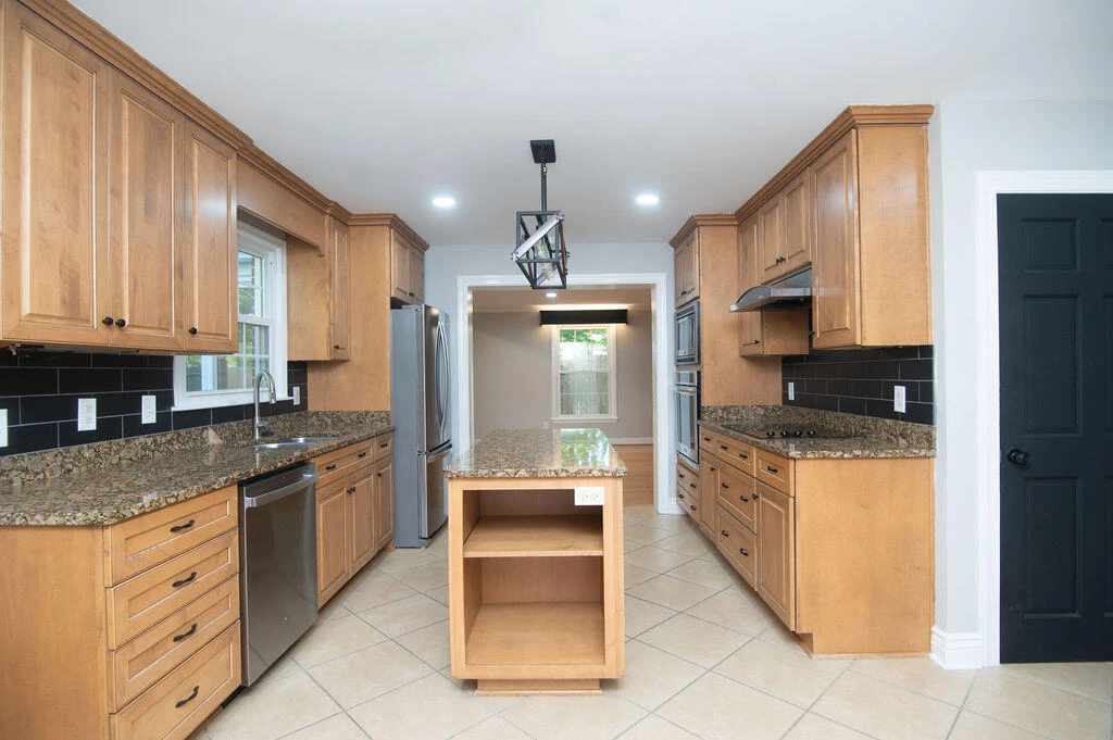 1612 Red Oak LN SW - Photo 10