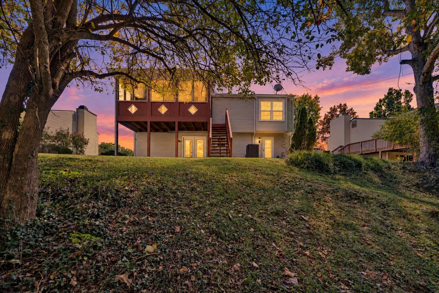 3553 Berryhill DR - Photo 2