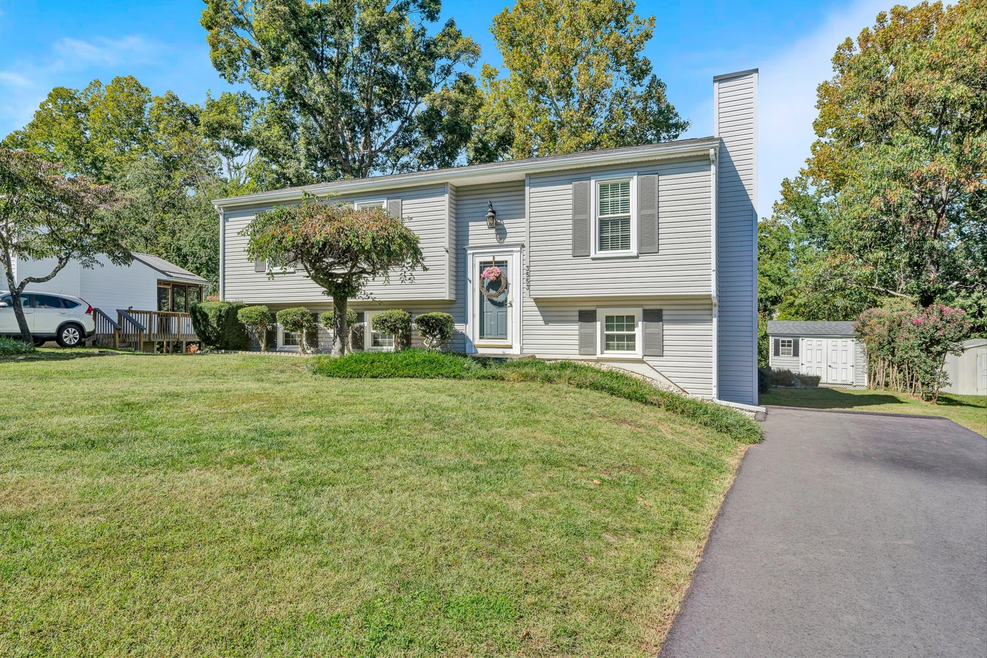 3553 Berryhill DR - Photo 4