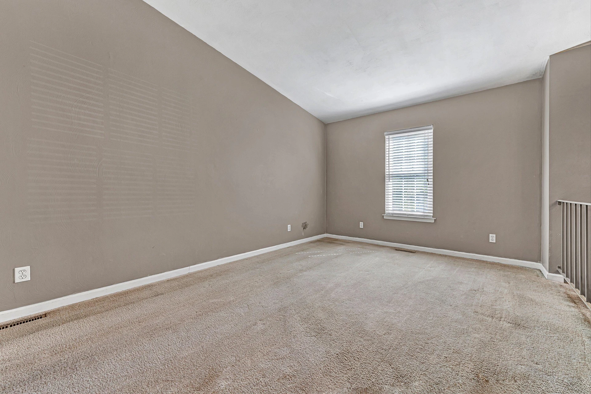 3553 Berryhill DR - Photo 8