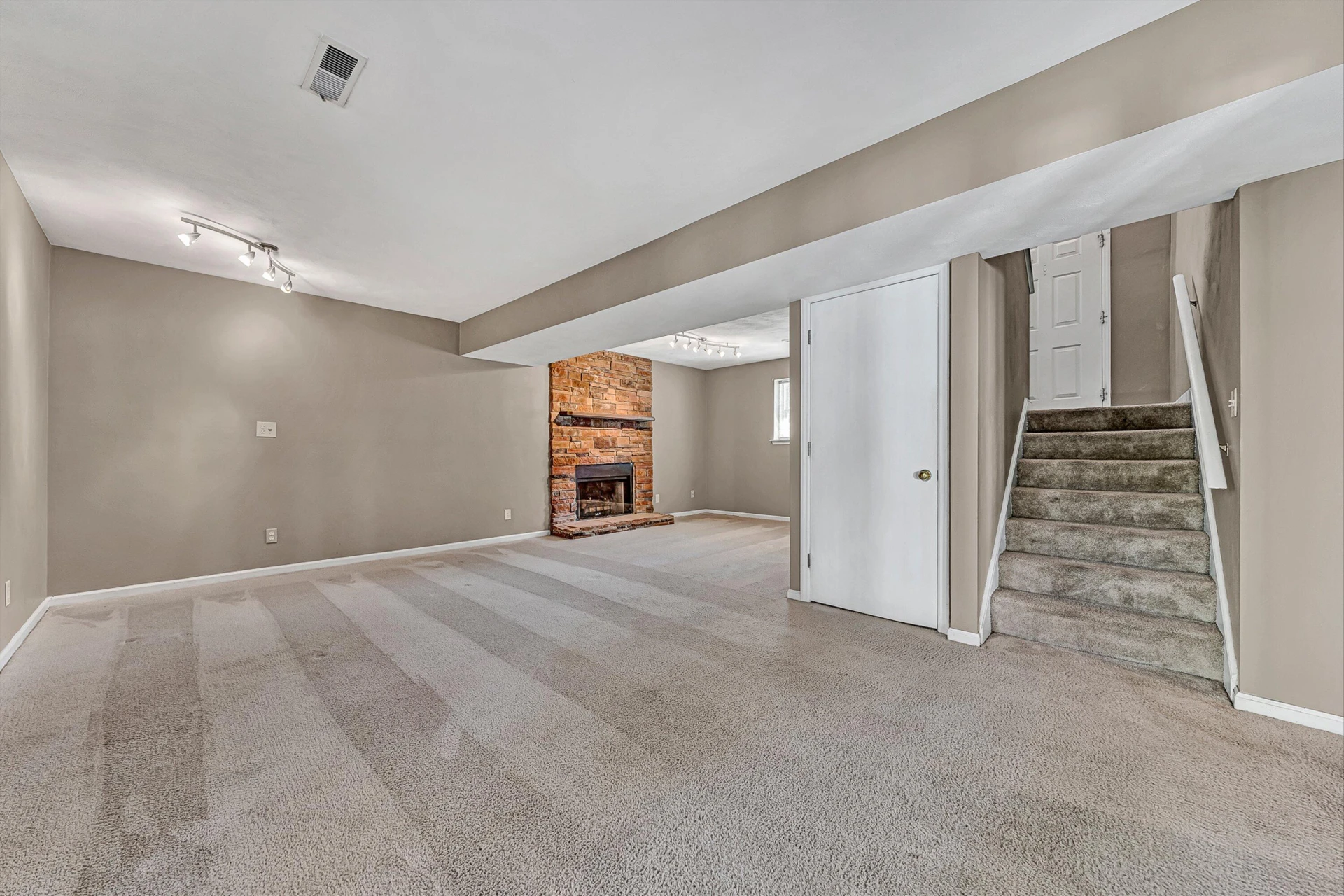 3553 Berryhill DR - Photo 29