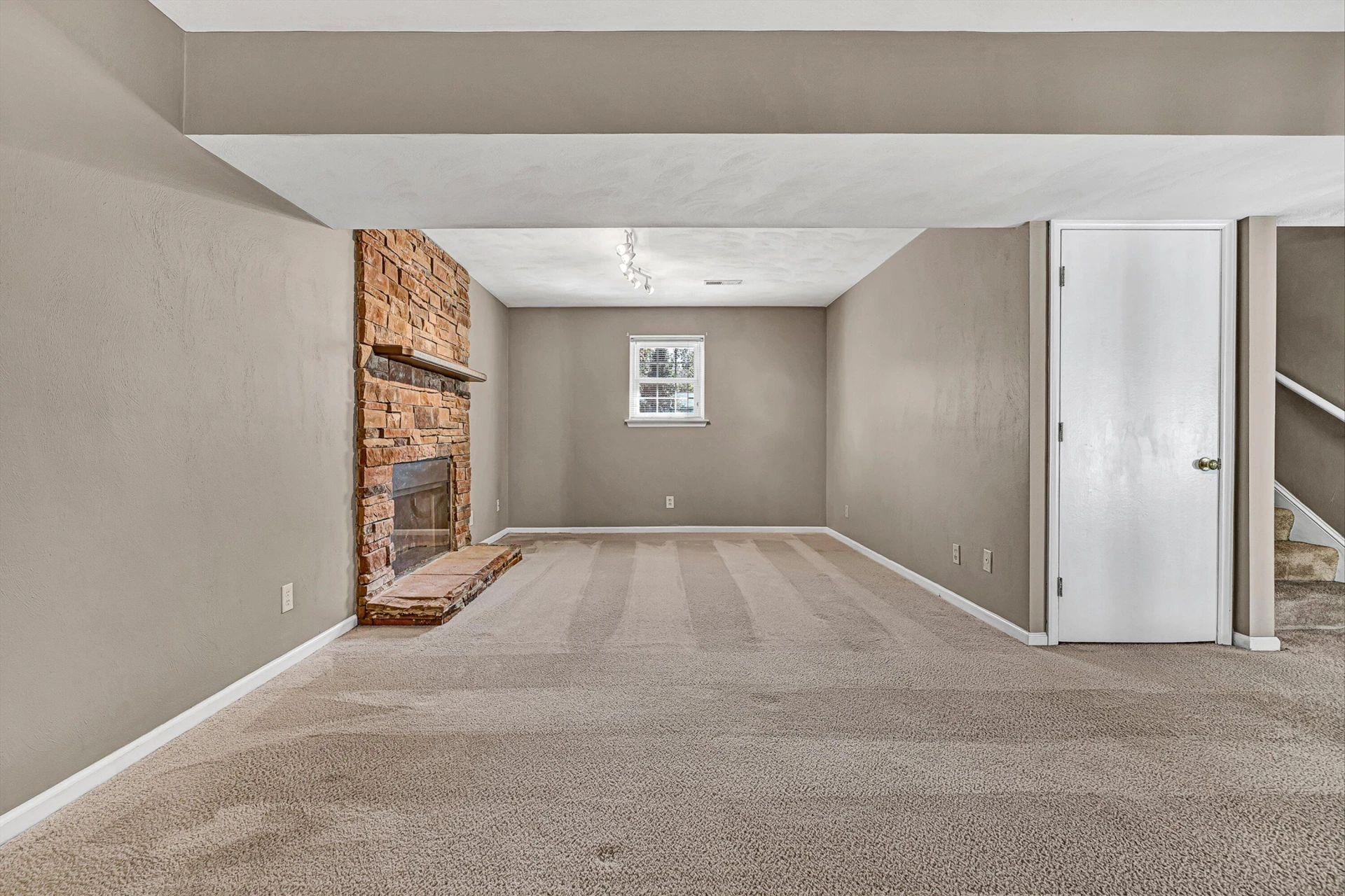 3553 Berryhill DR - Photo 30