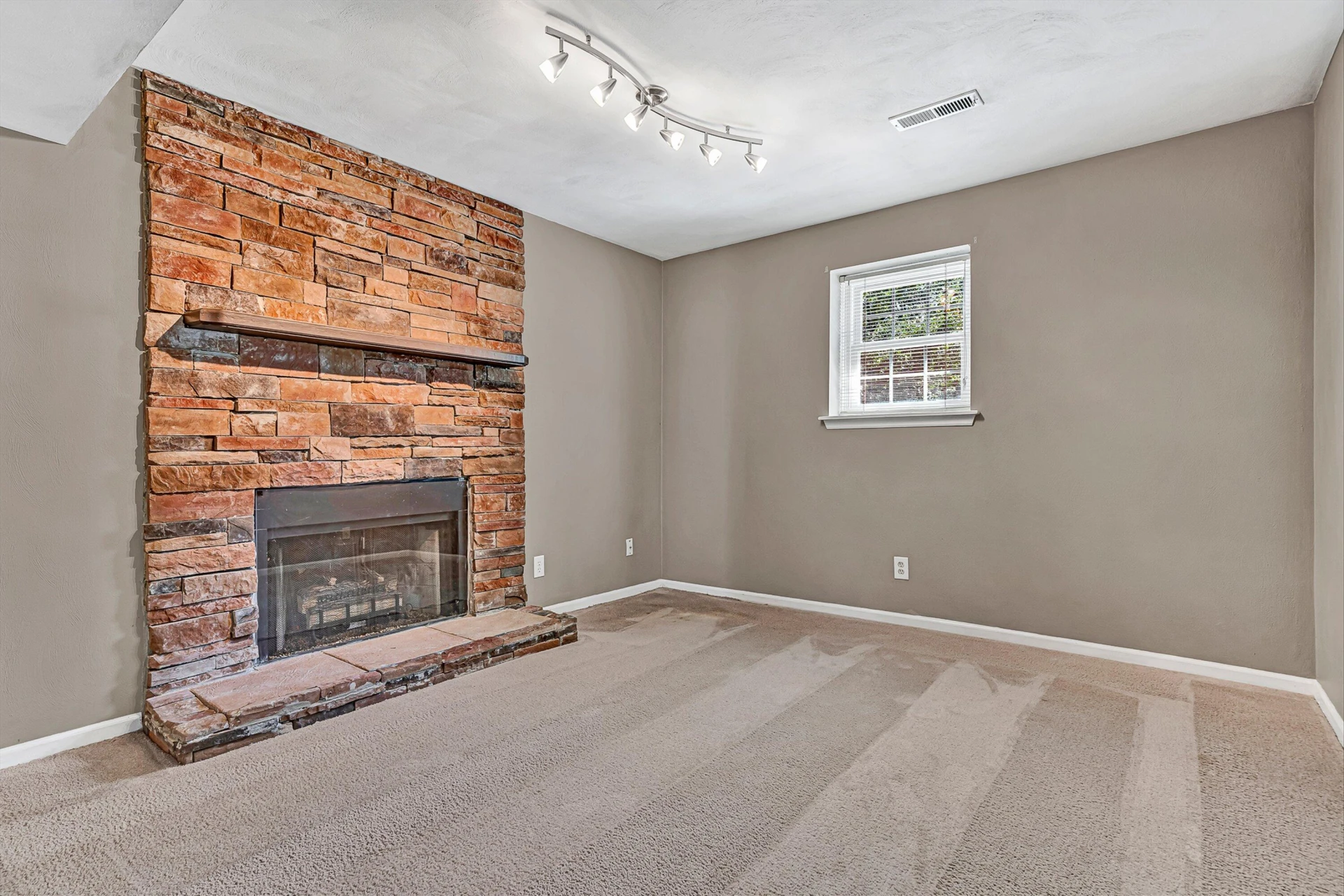3553 Berryhill DR - Photo 31