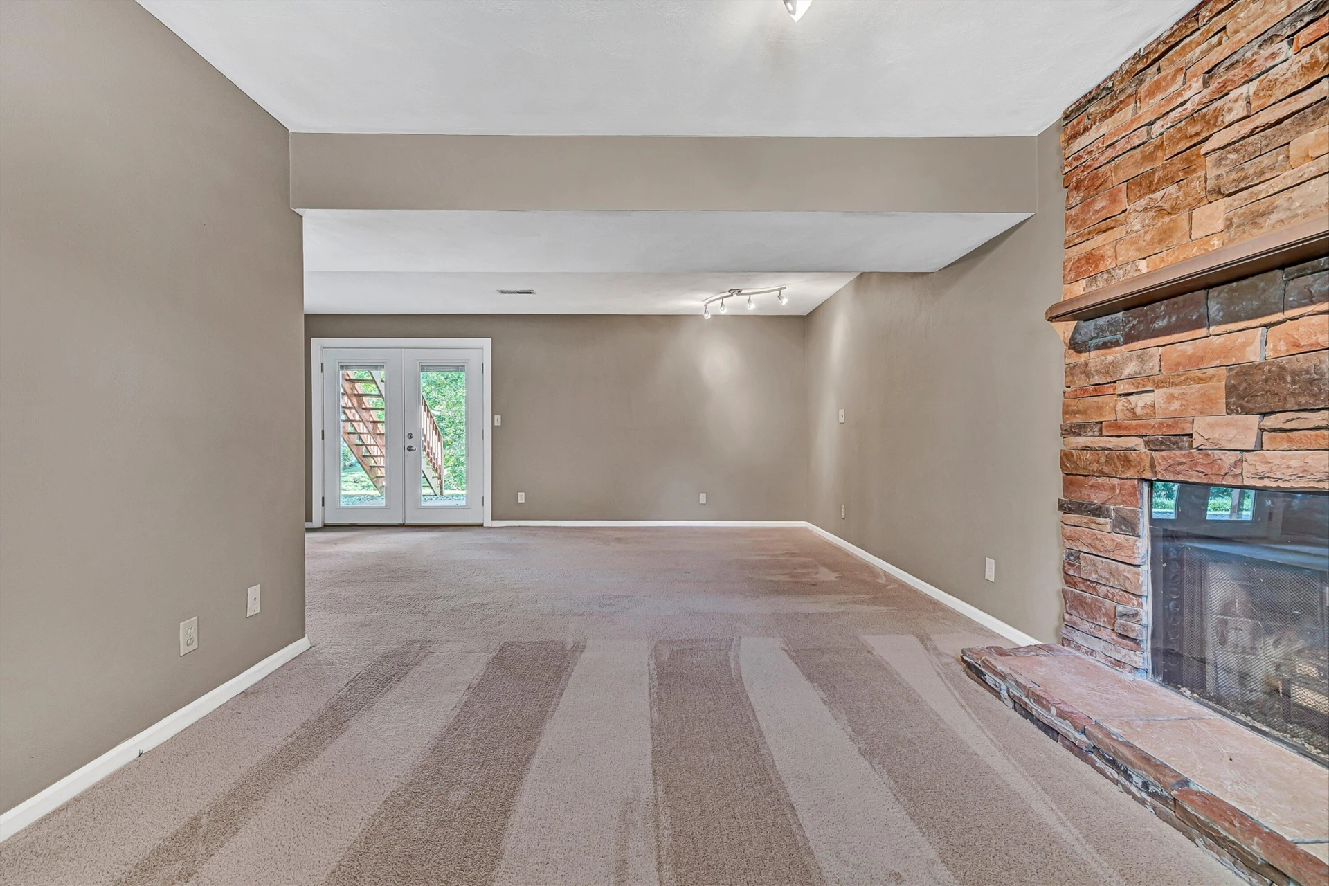 3553 Berryhill DR - Photo 32