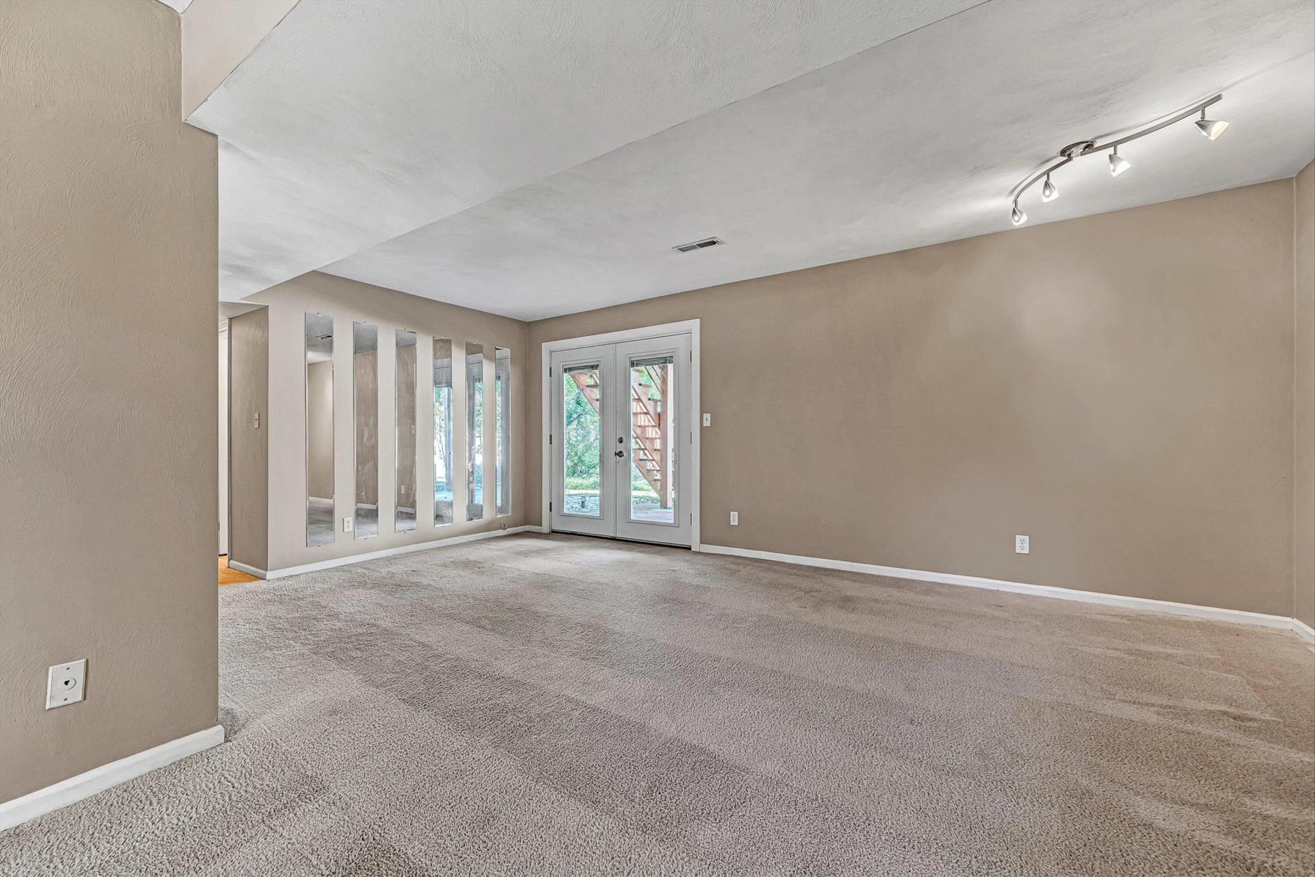 3553 Berryhill DR - Photo 33