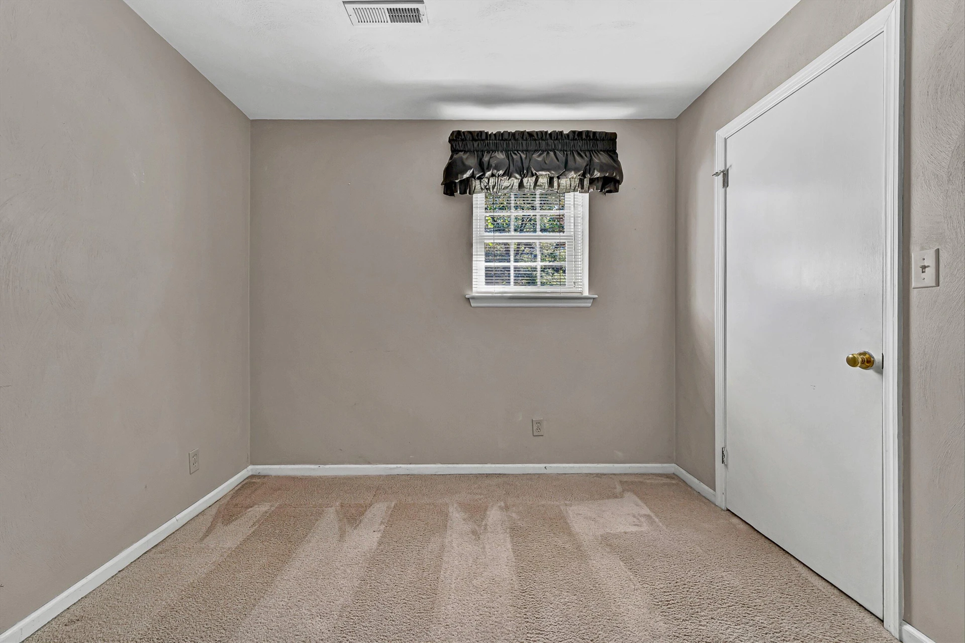 3553 Berryhill DR - Photo 37