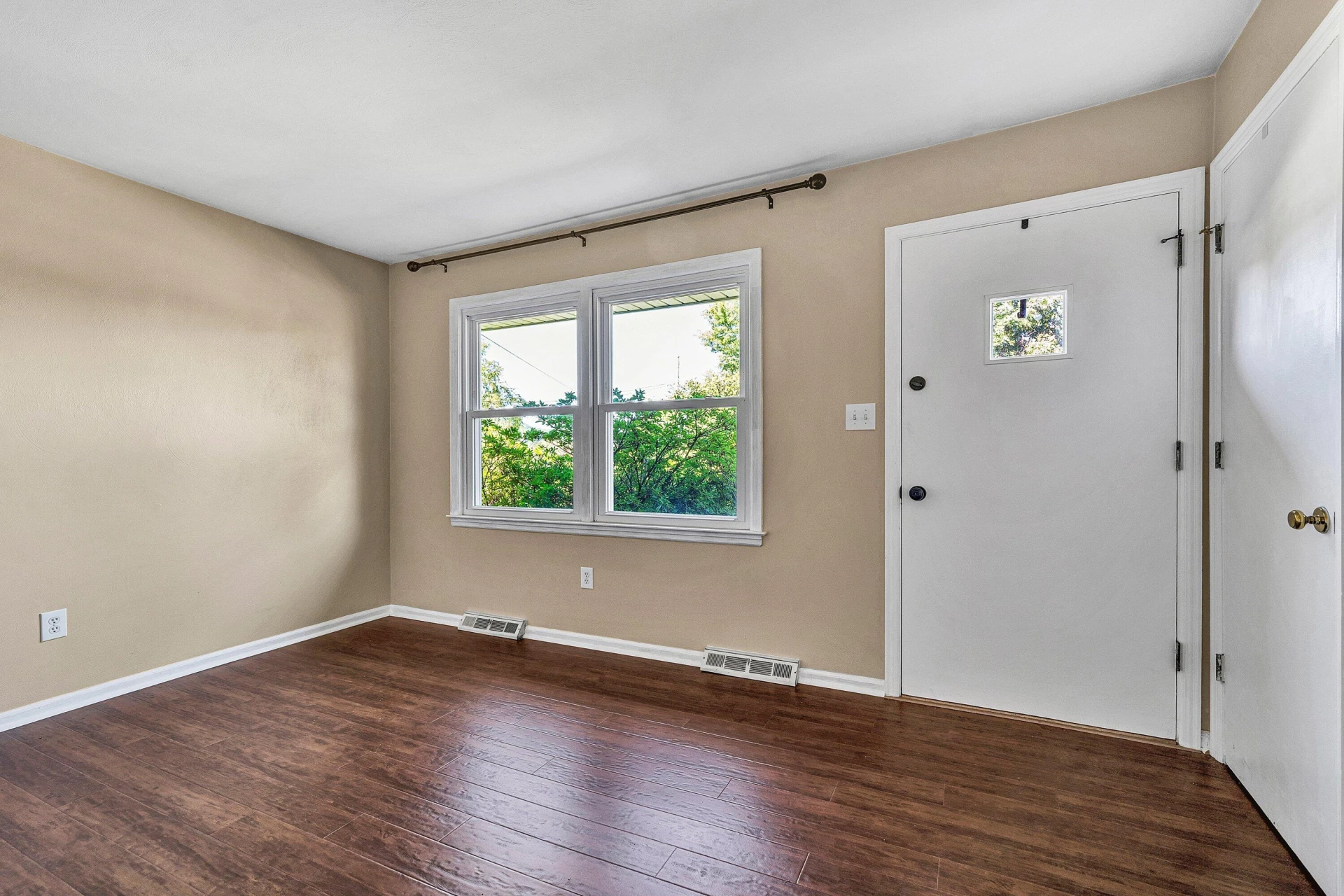 1409 Lori DR - Photo 5