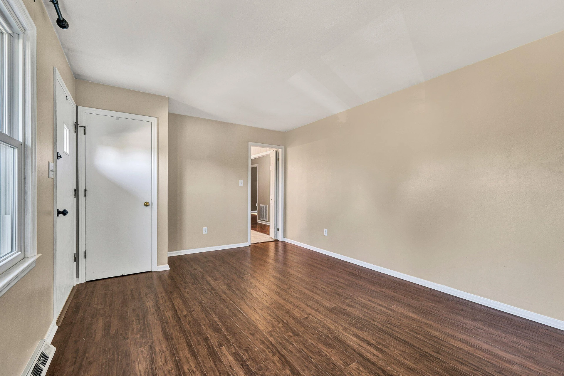 1409 Lori DR - Photo 6