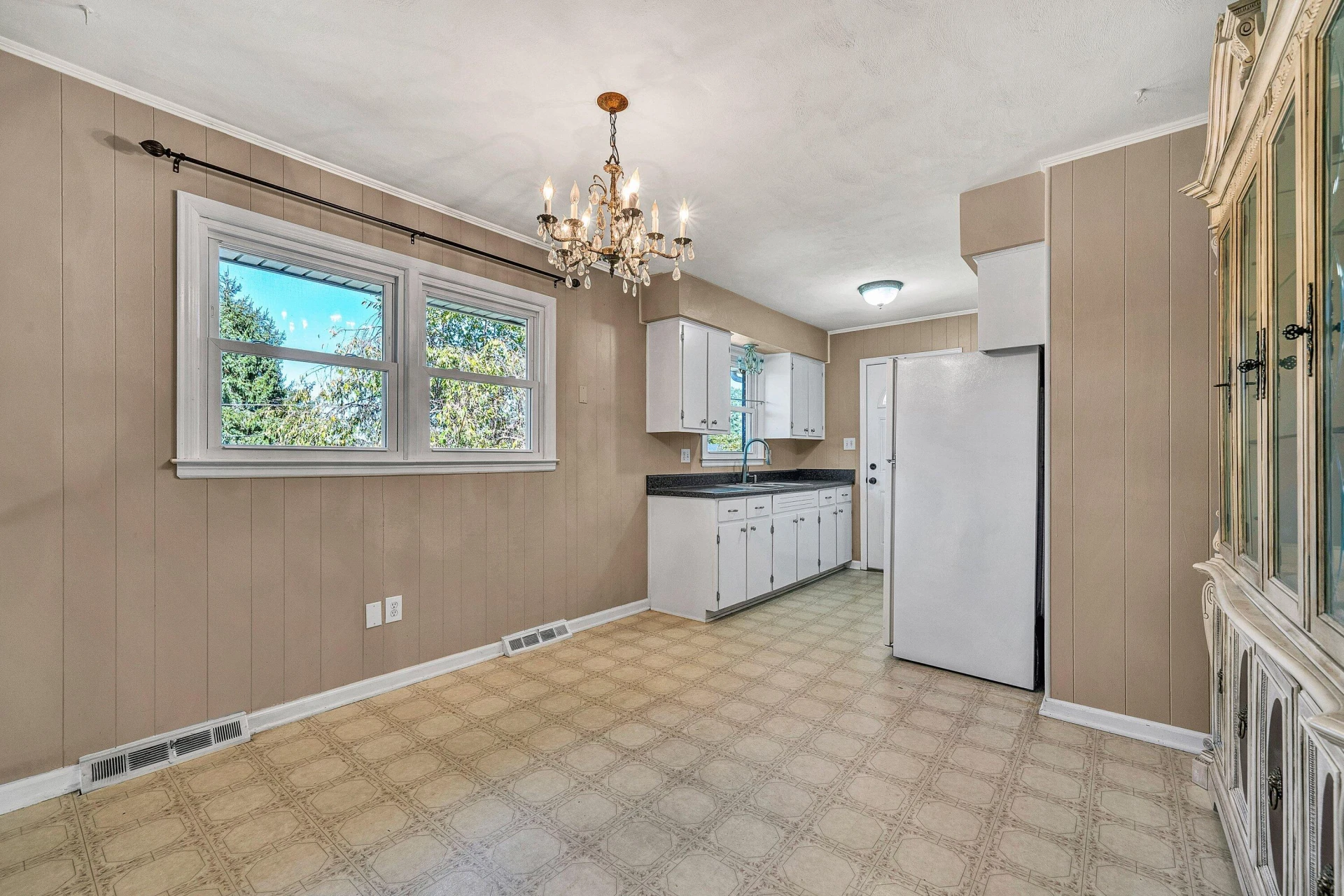 1409 Lori DR - Photo 7