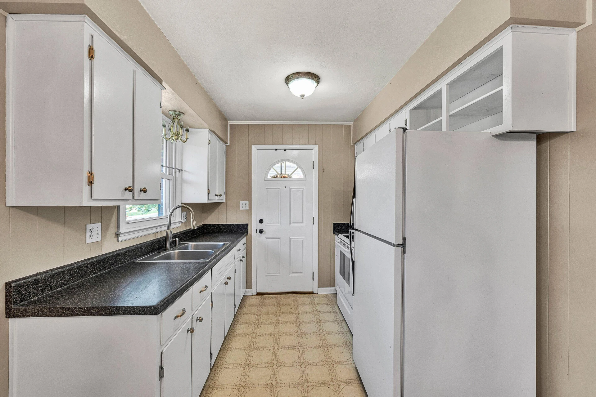 1409 Lori DR - Photo 9