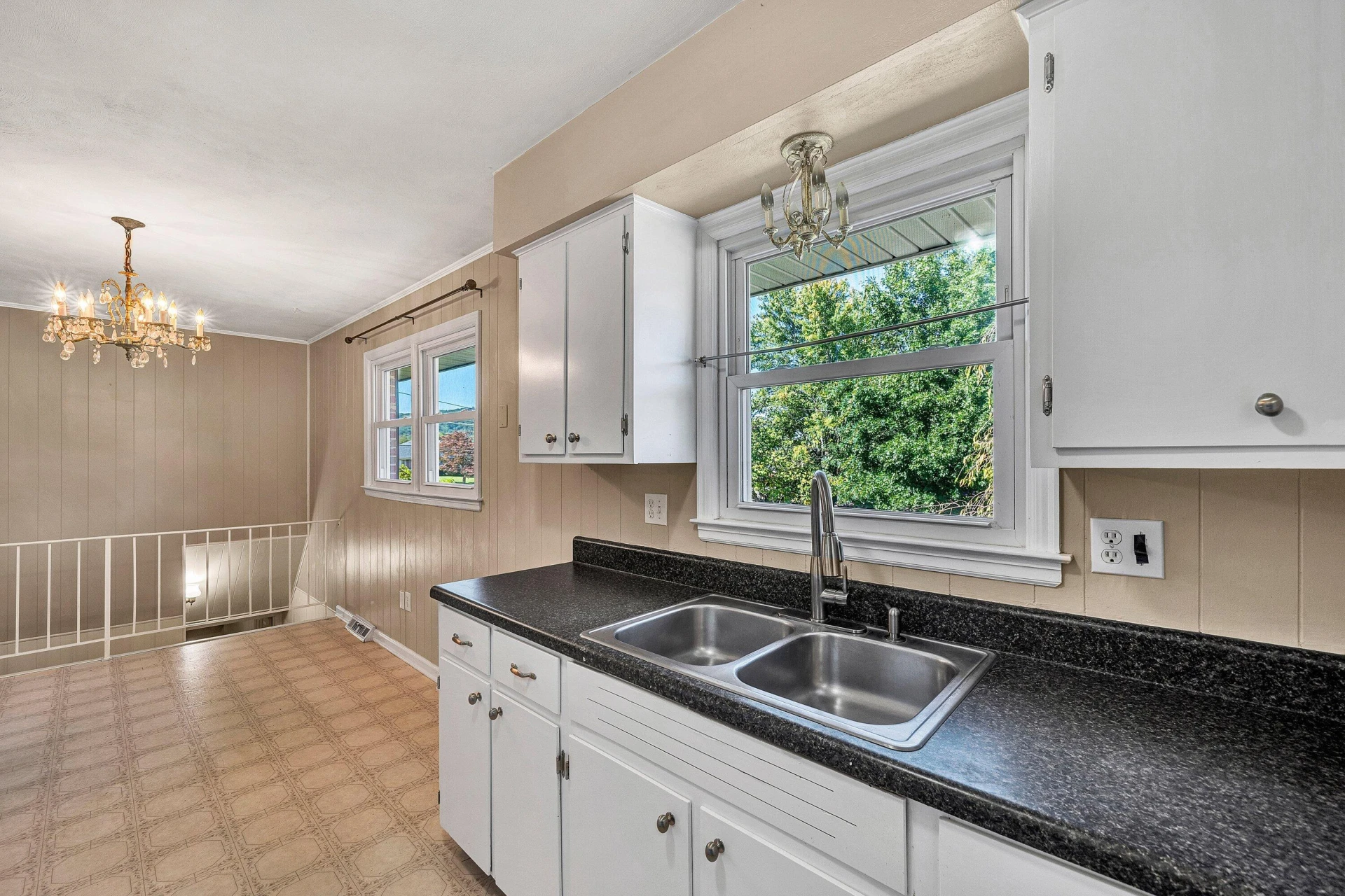 1409 Lori DR - Photo 10