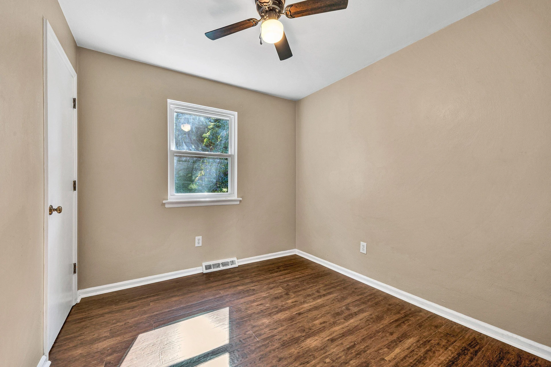 1409 Lori DR - Photo 13