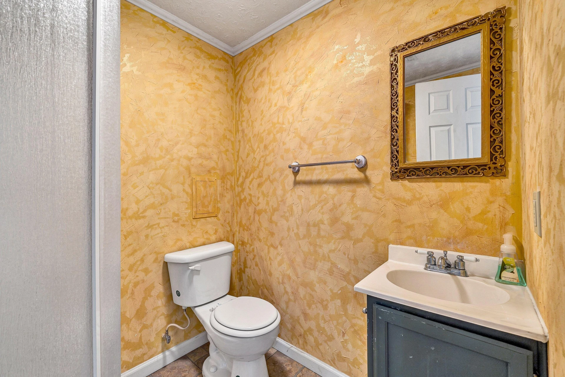 1409 Lori DR - Photo 23