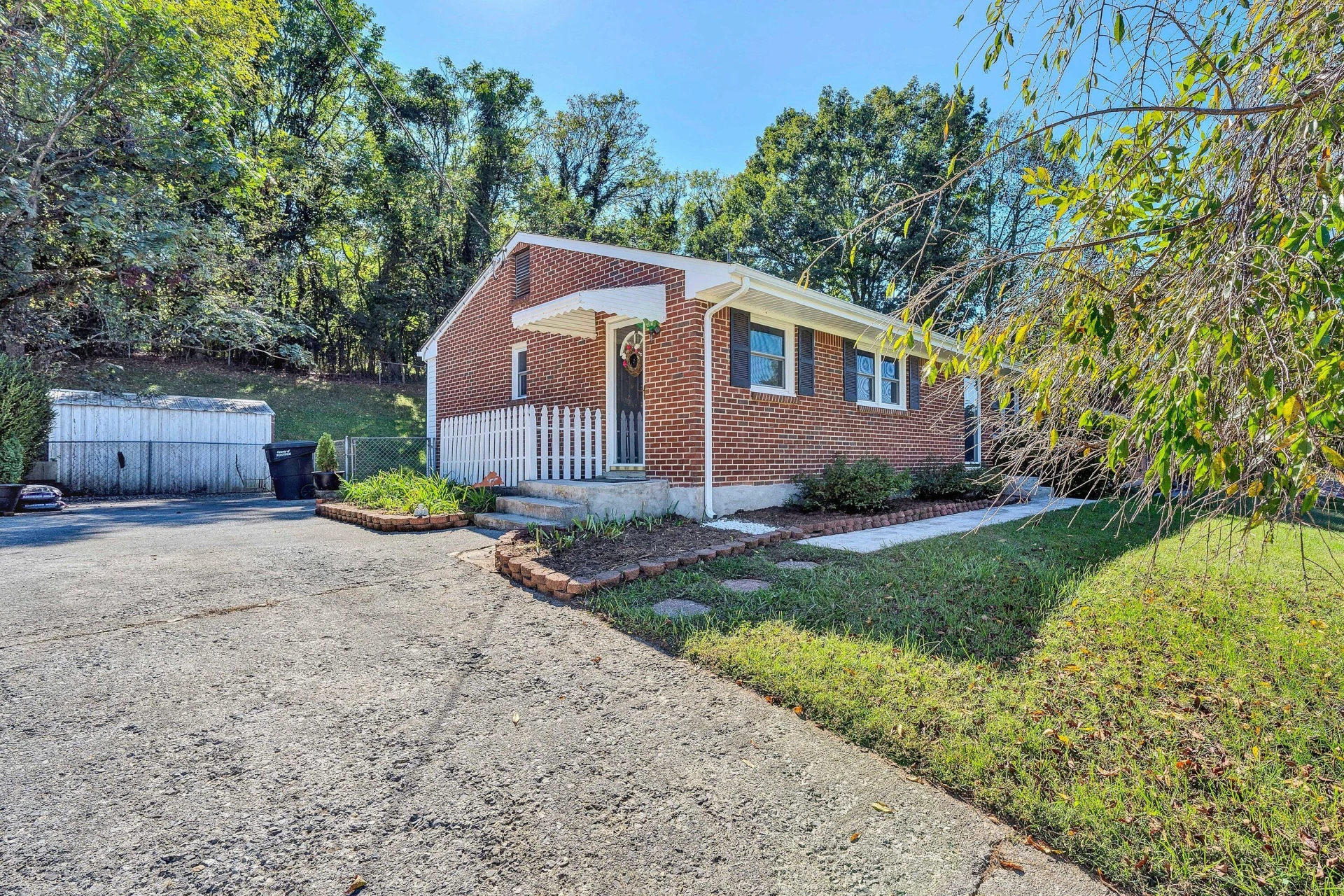 1409 Lori DR - Photo 29