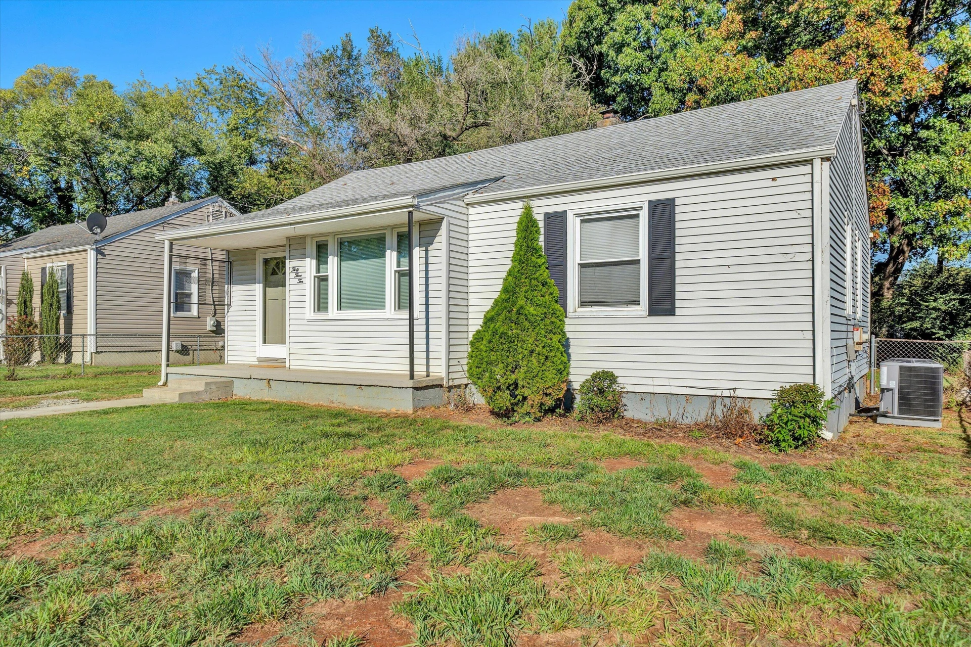 3310 Birchlawn AVE NW - Photo 4