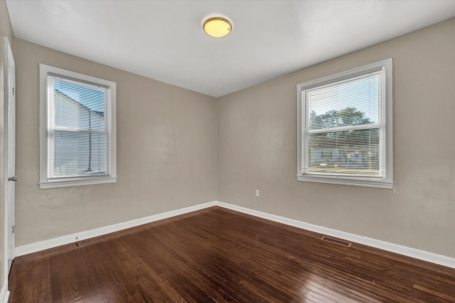 3310 Birchlawn AVE NW - Photo 15