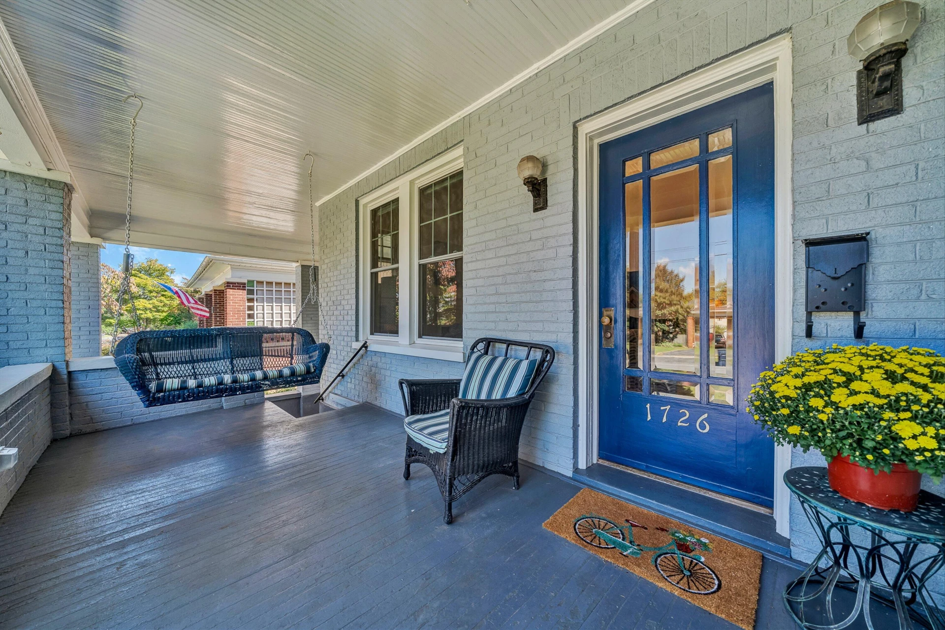1726 Maiden LN SW - Photo 3