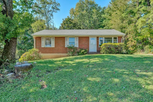 720 Kenyon RD
