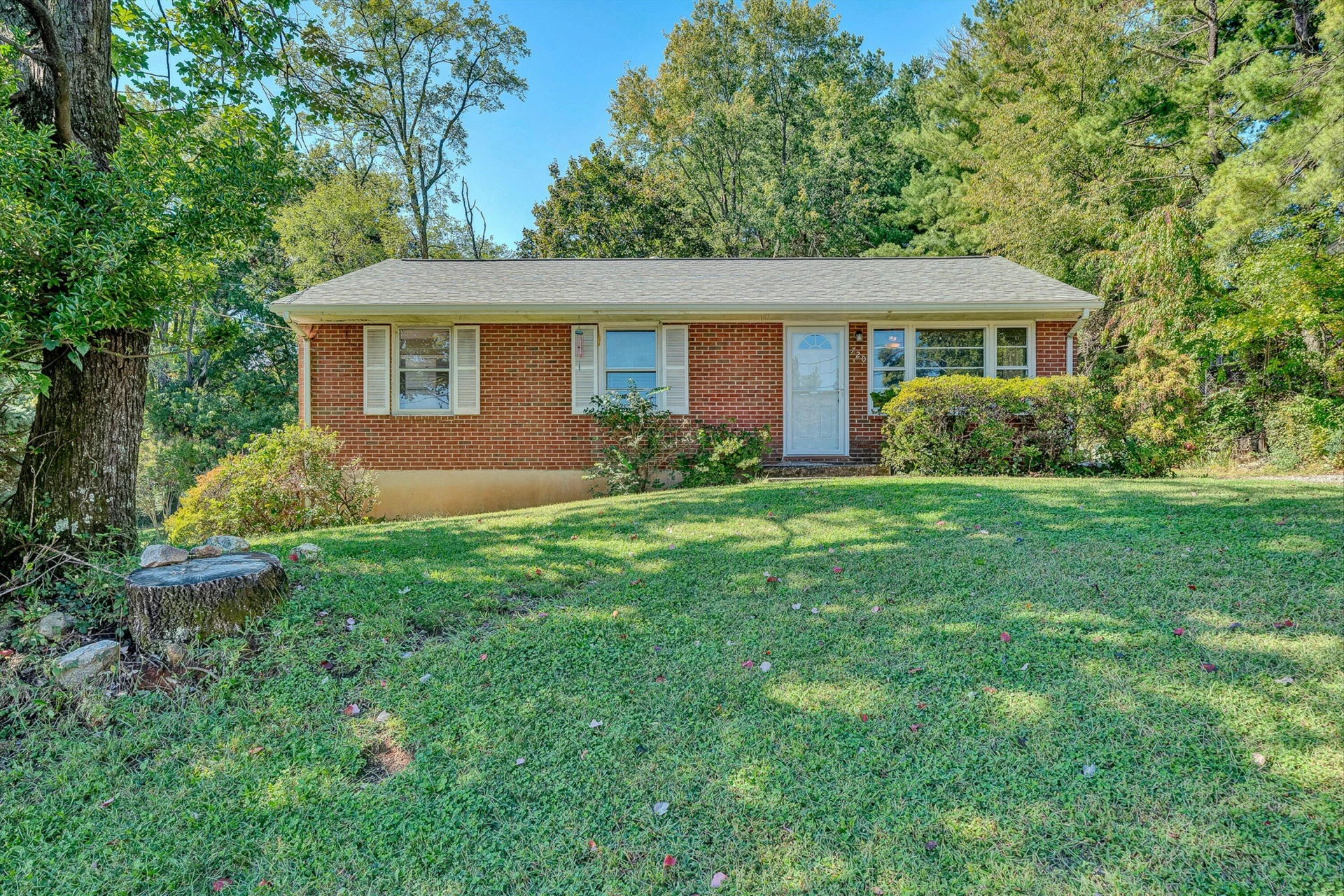 720 Kenyon RD