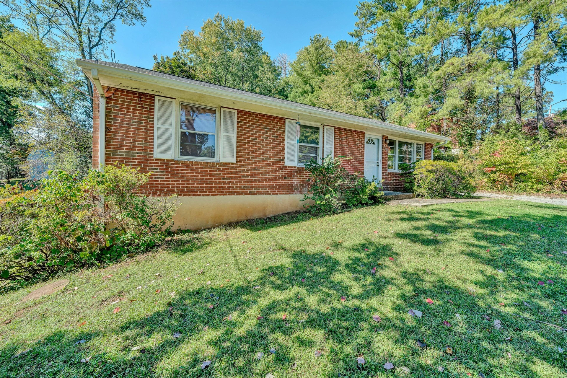720 Kenyon RD - Photo 3