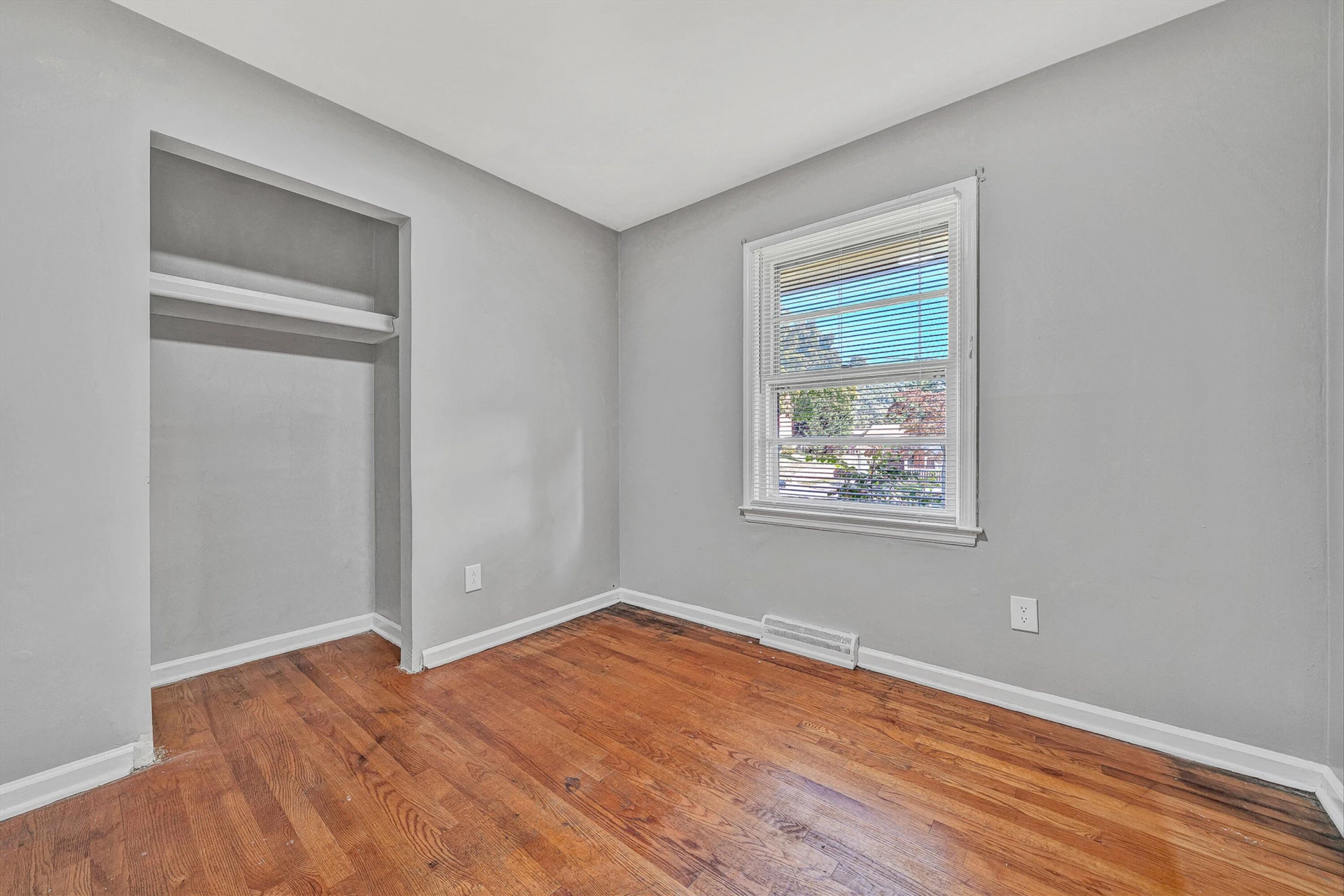 720 Kenyon RD - Photo 12