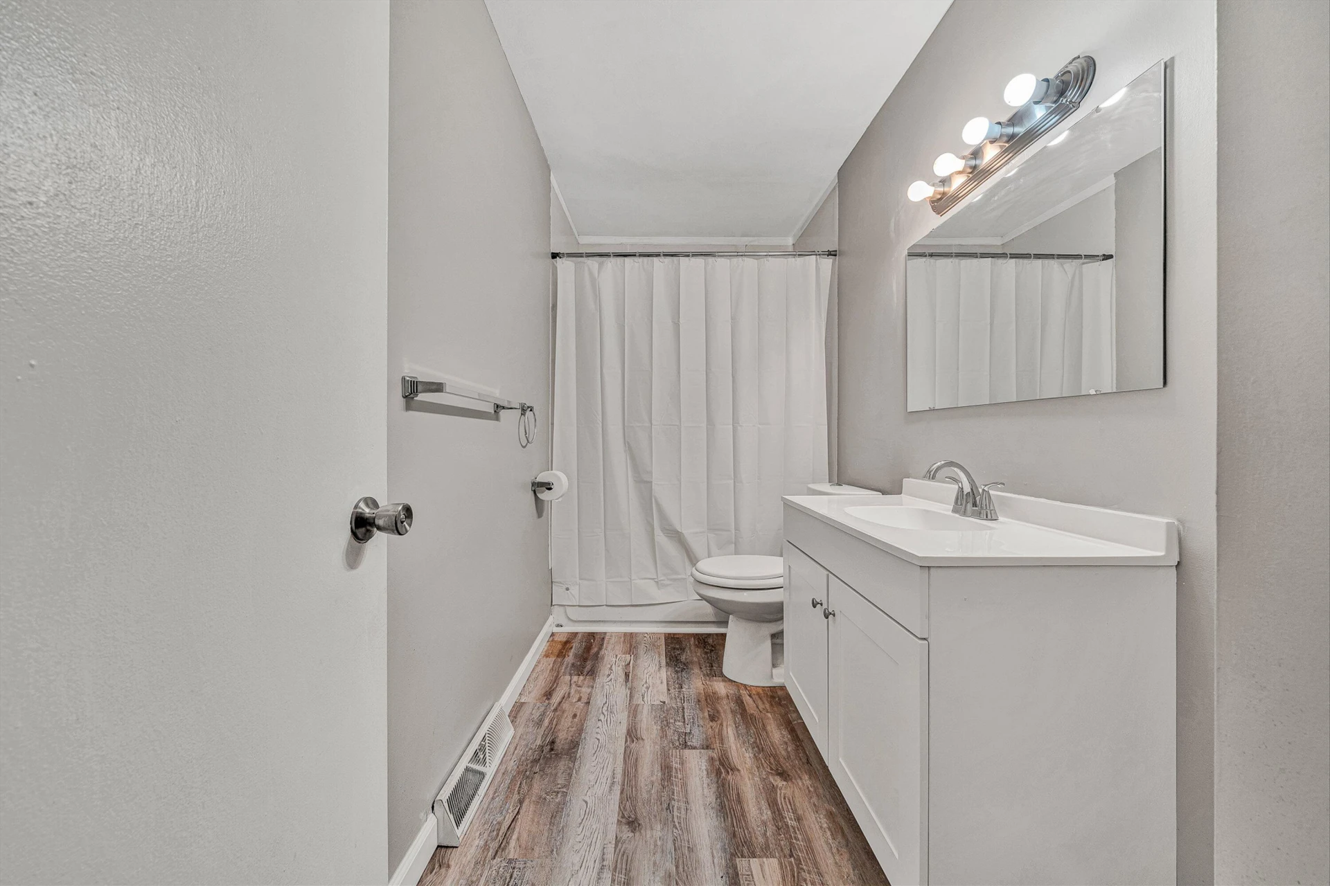 720 Kenyon RD - Photo 13
