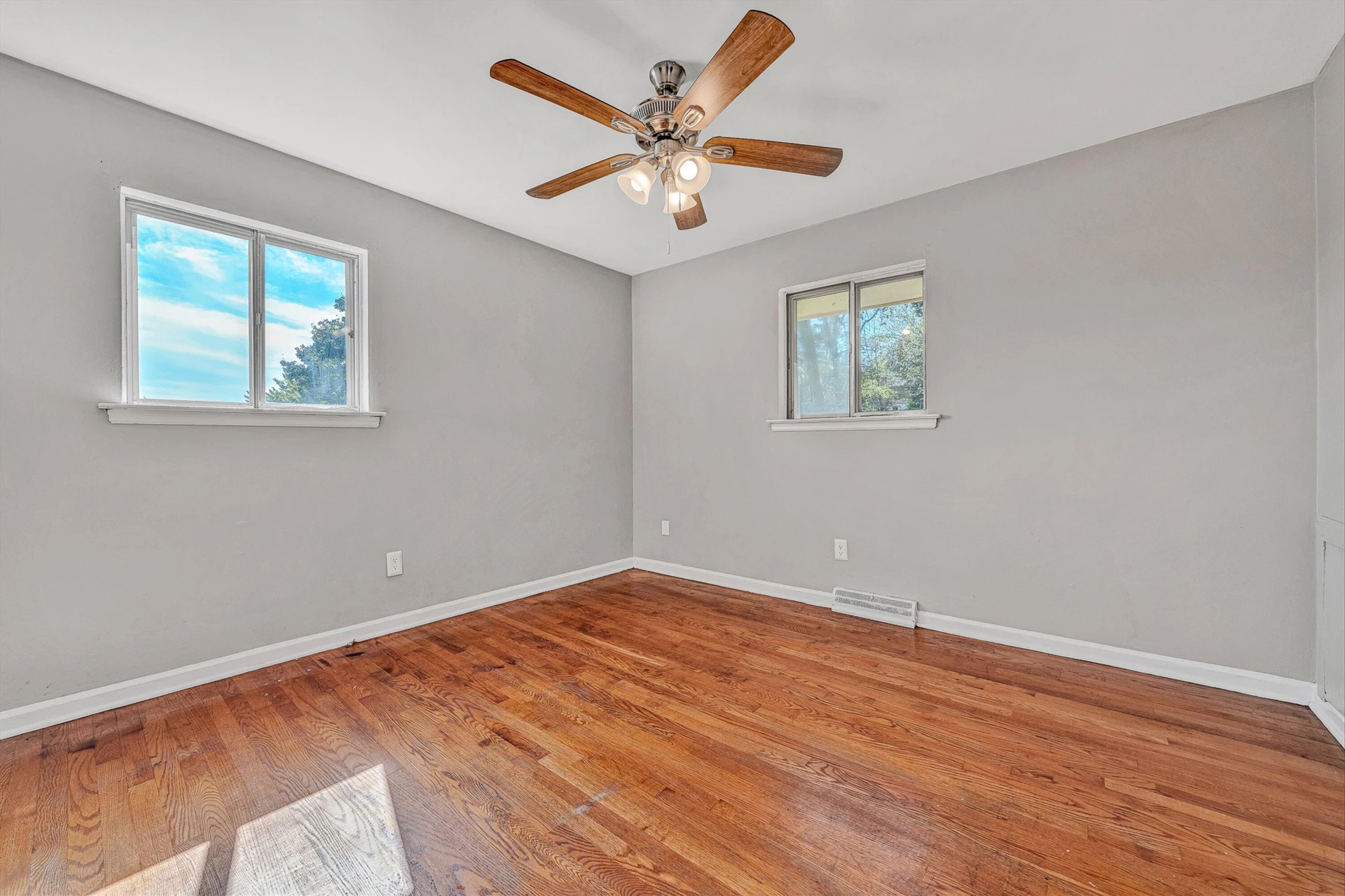 720 Kenyon RD - Photo 15