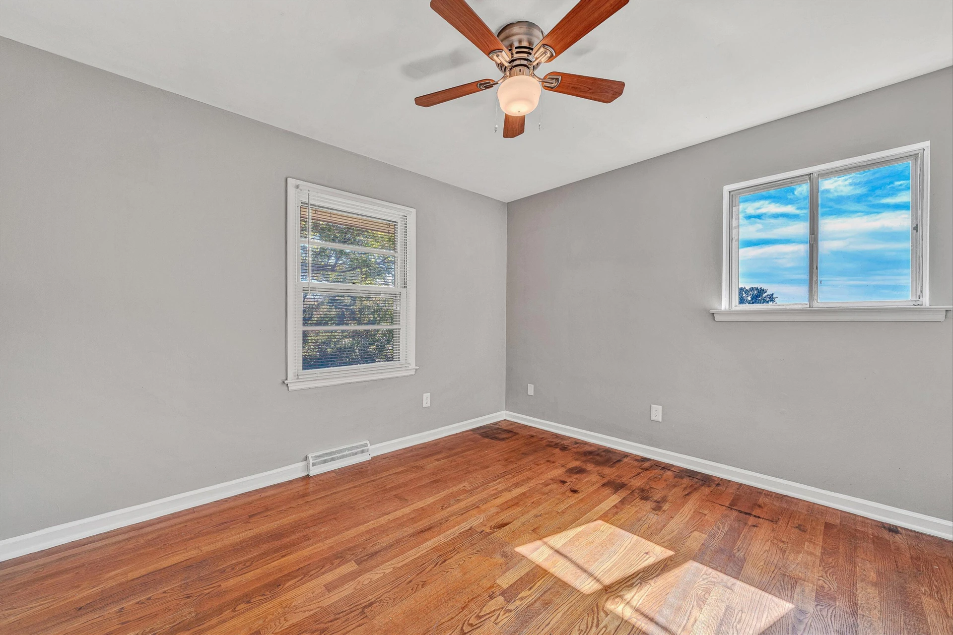 720 Kenyon RD - Photo 17
