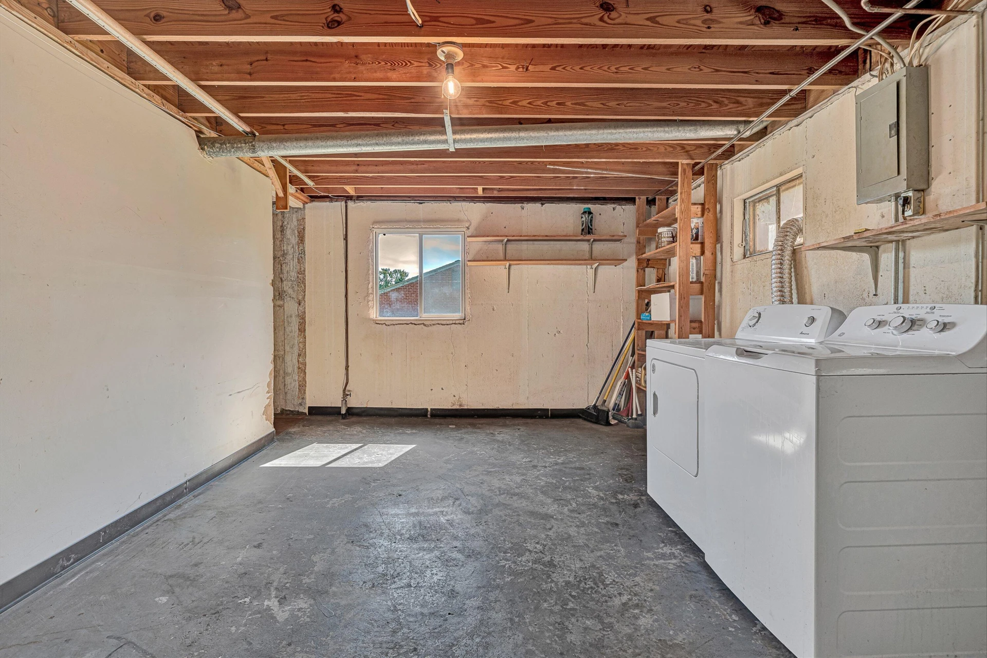 720 Kenyon RD - Photo 21