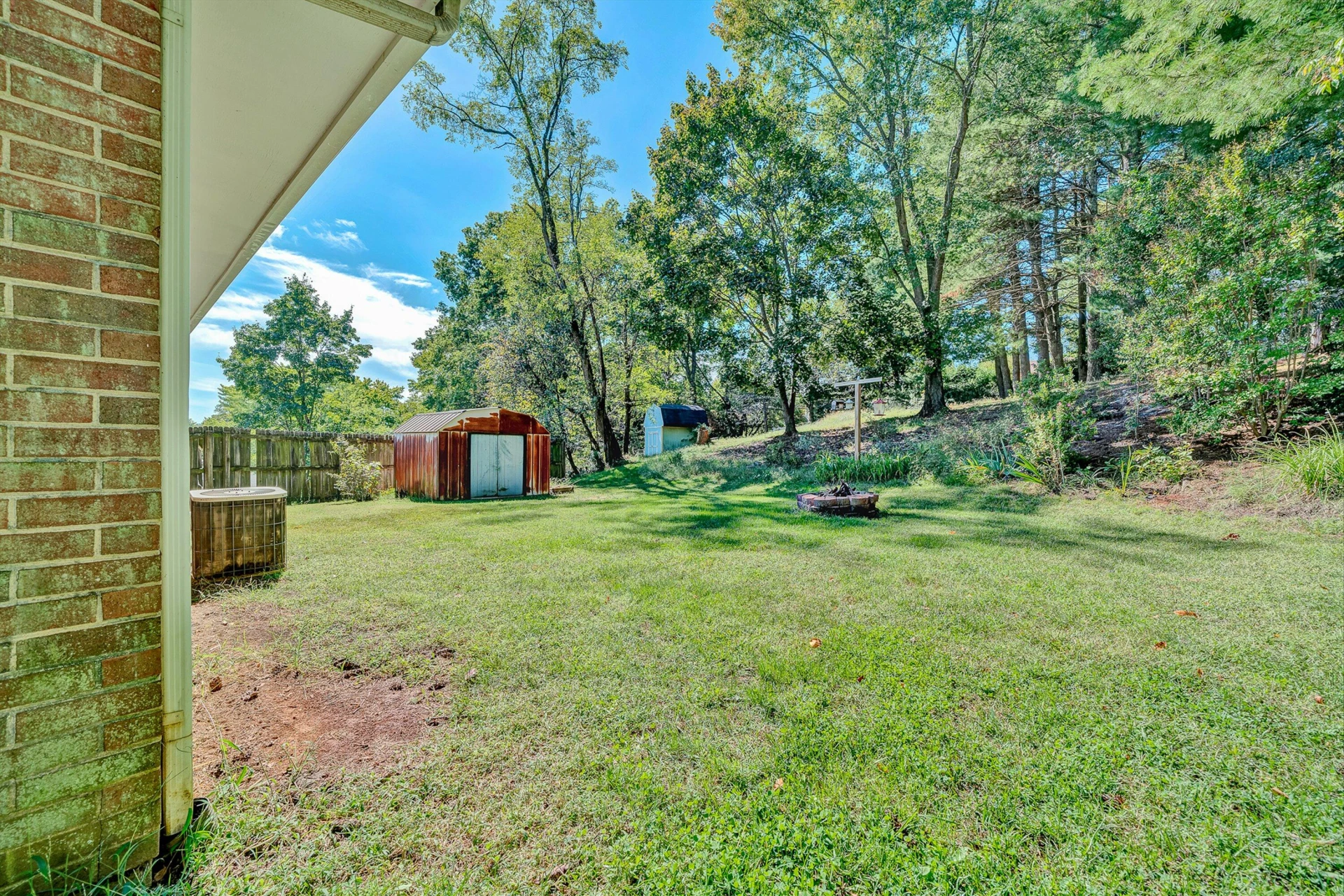 720 Kenyon RD - Photo 24