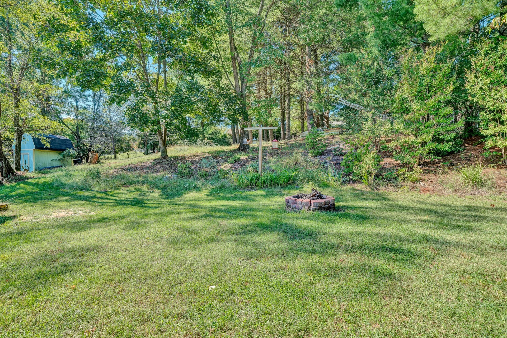 720 Kenyon RD - Photo 25