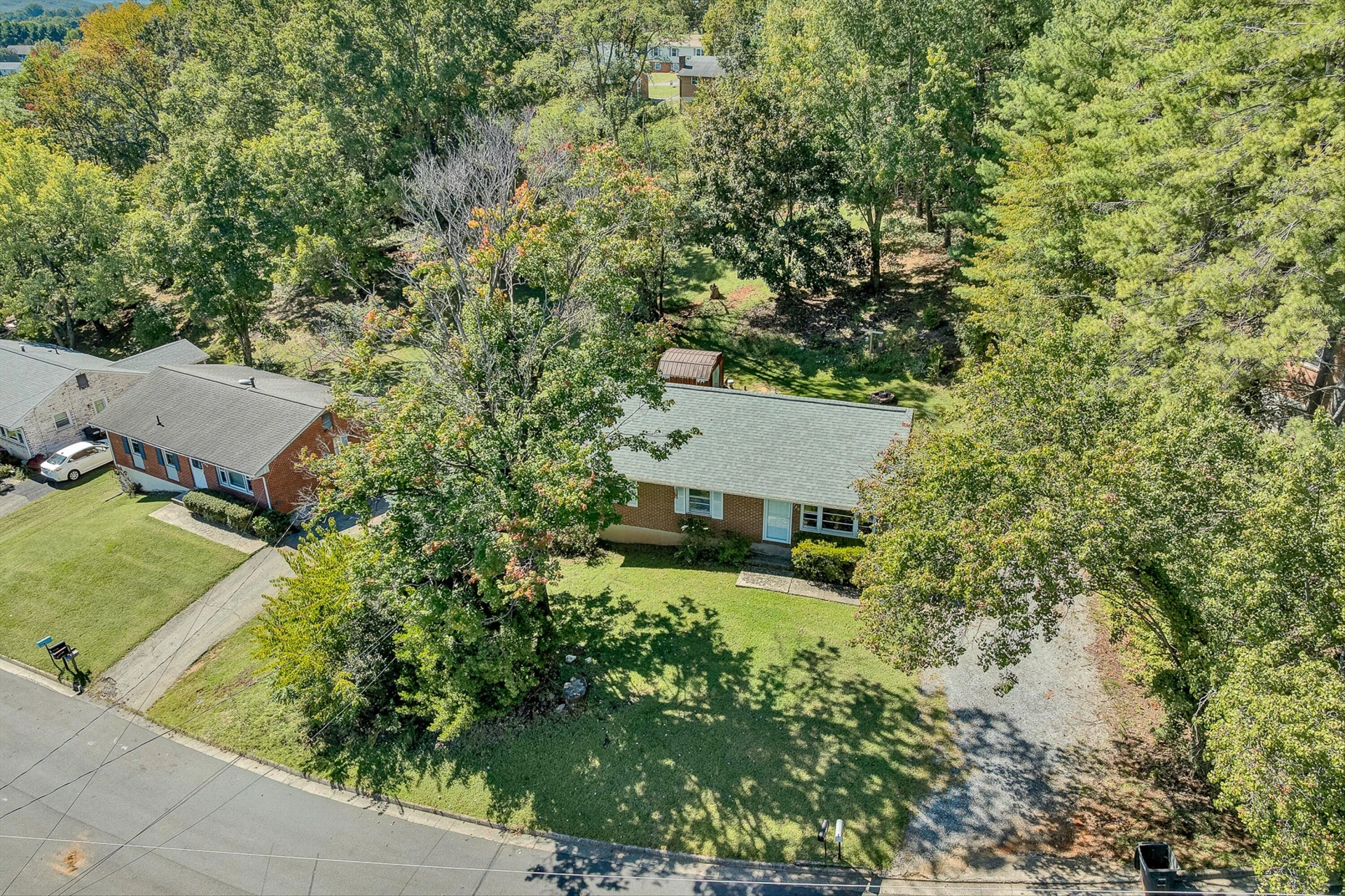 720 Kenyon RD - Photo 30