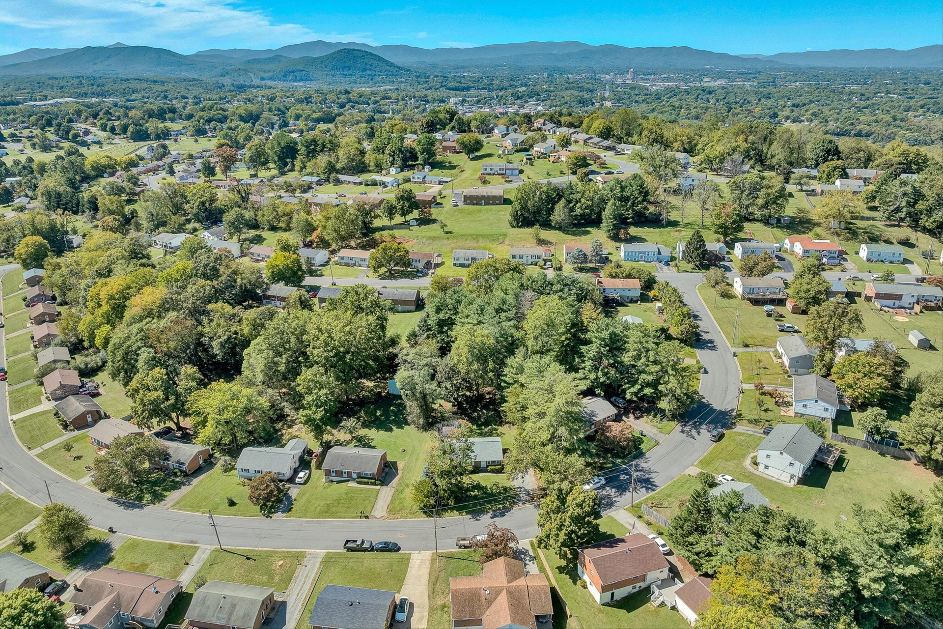 720 Kenyon RD - Photo 32