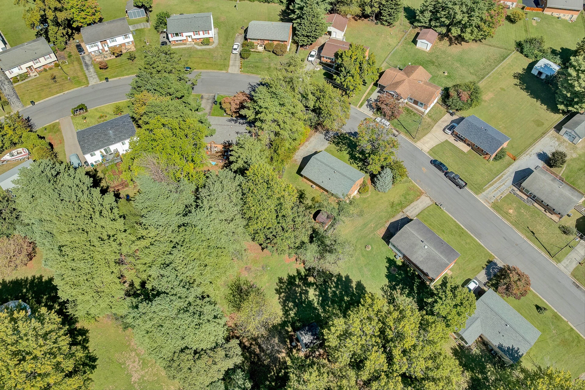 720 Kenyon RD - Photo 34