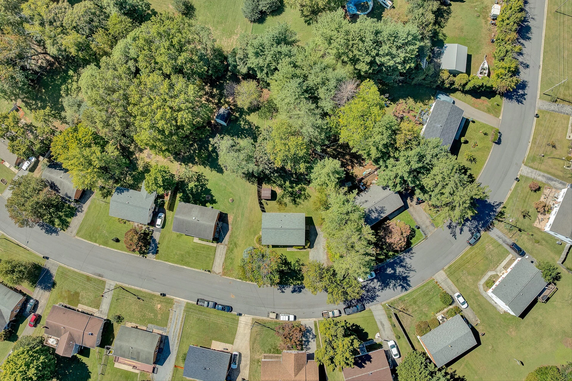 720 Kenyon RD - Photo 36
