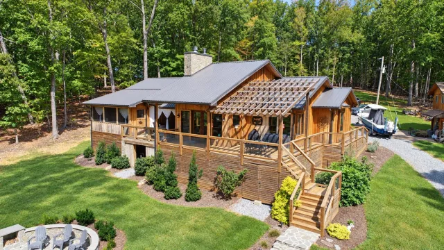 214 Saunders Point RD