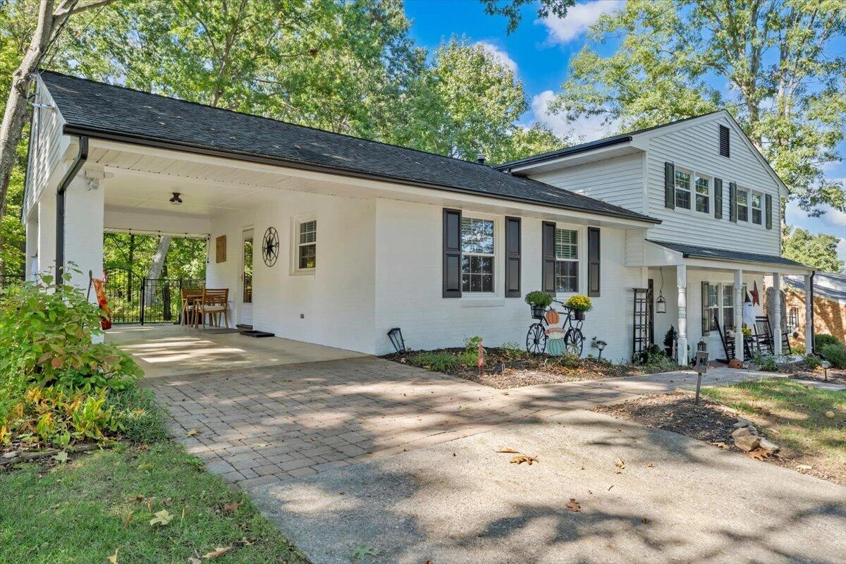 2831 Westclub DR - Photo 2