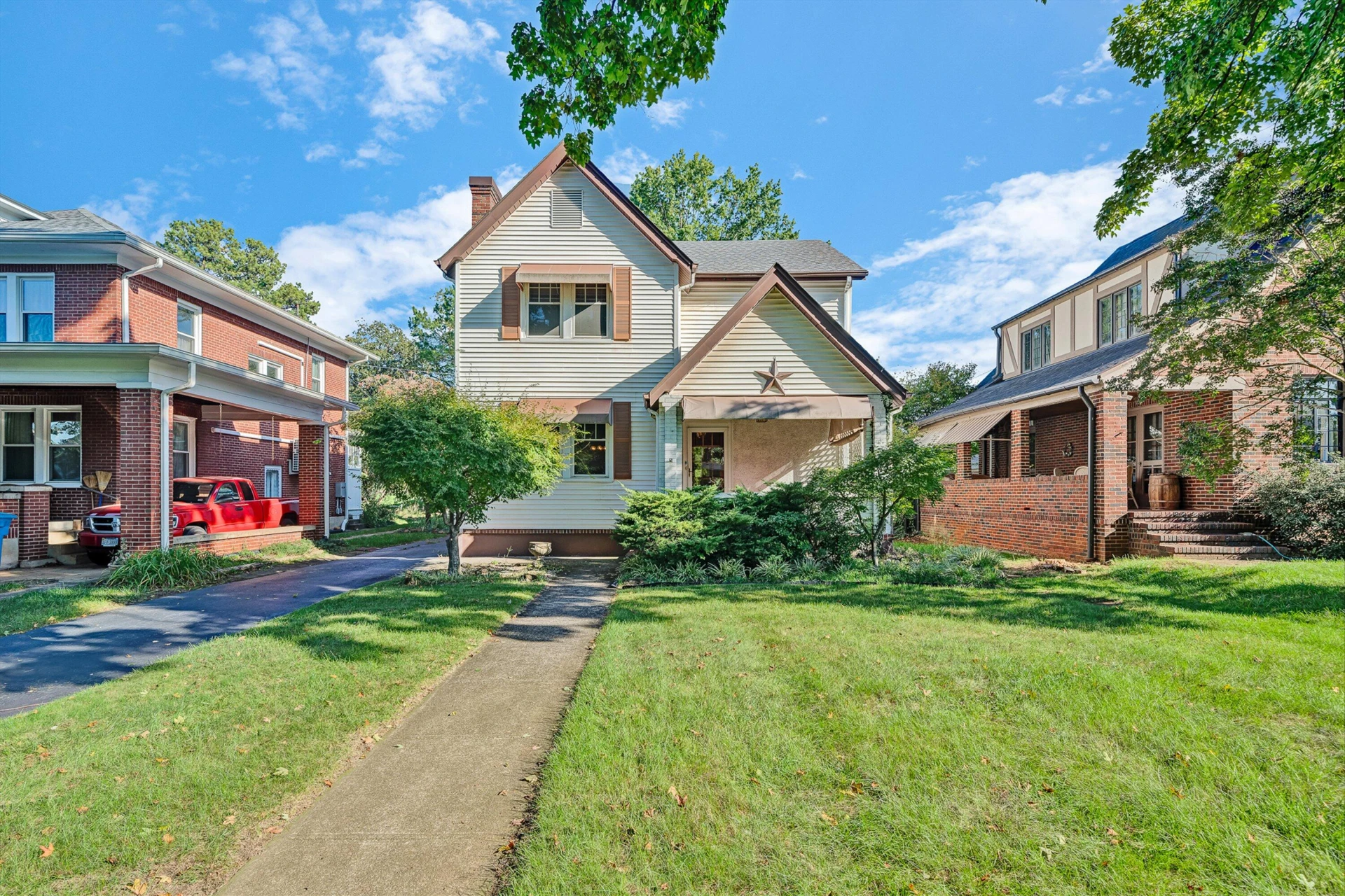 2315 Maiden LN SW - Photo 3