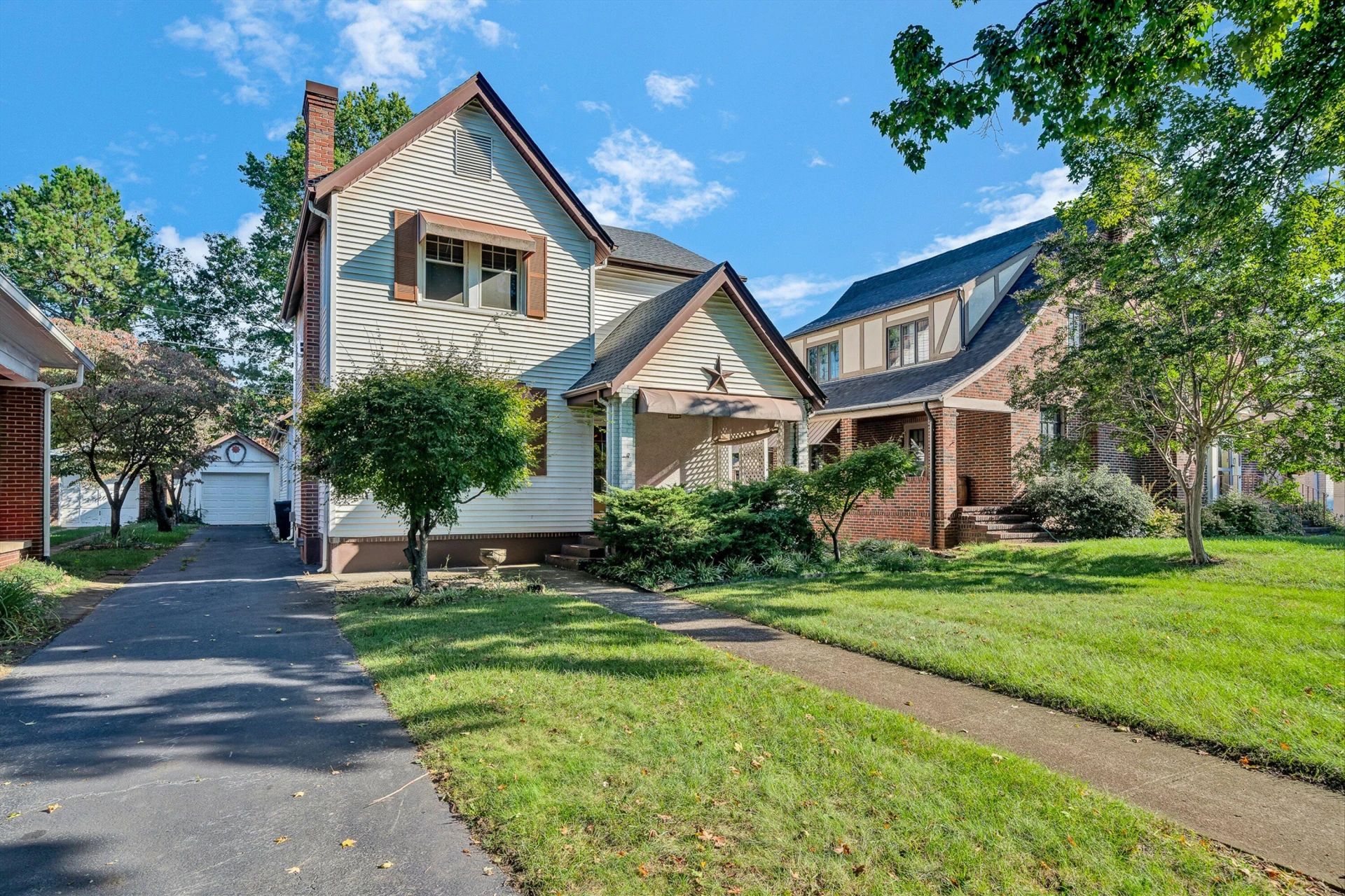 2315 Maiden LN SW - Photo 2