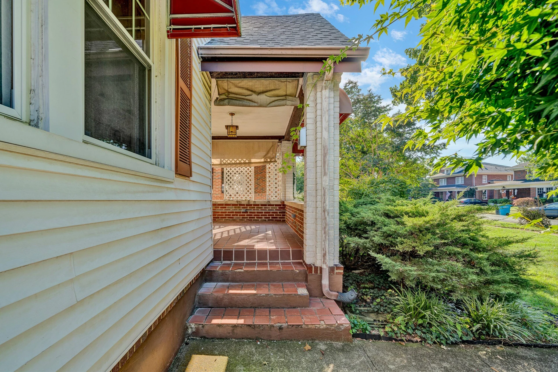 2315 Maiden LN SW - Photo 4