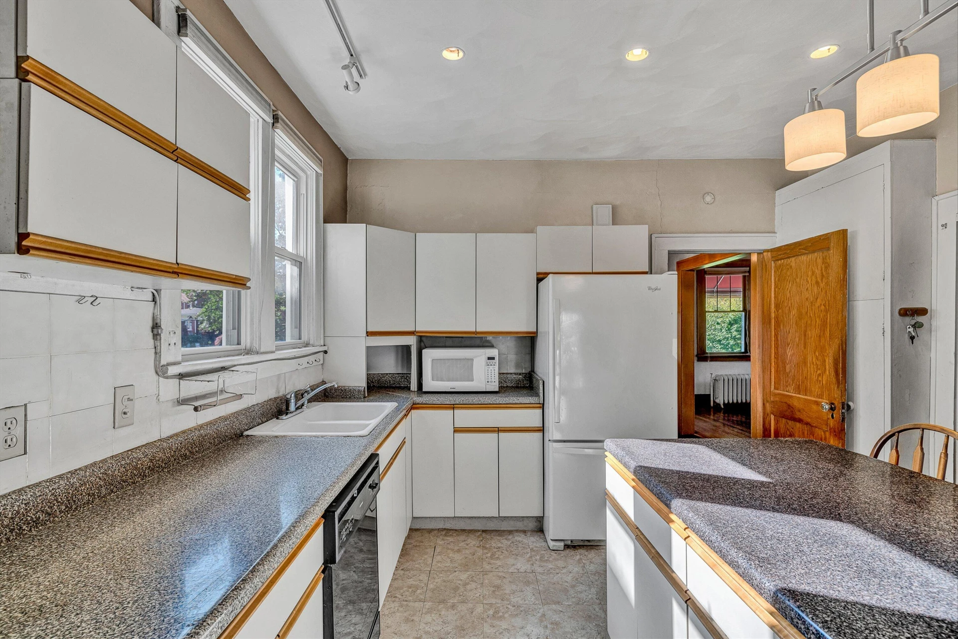 2315 Maiden LN SW - Photo 17