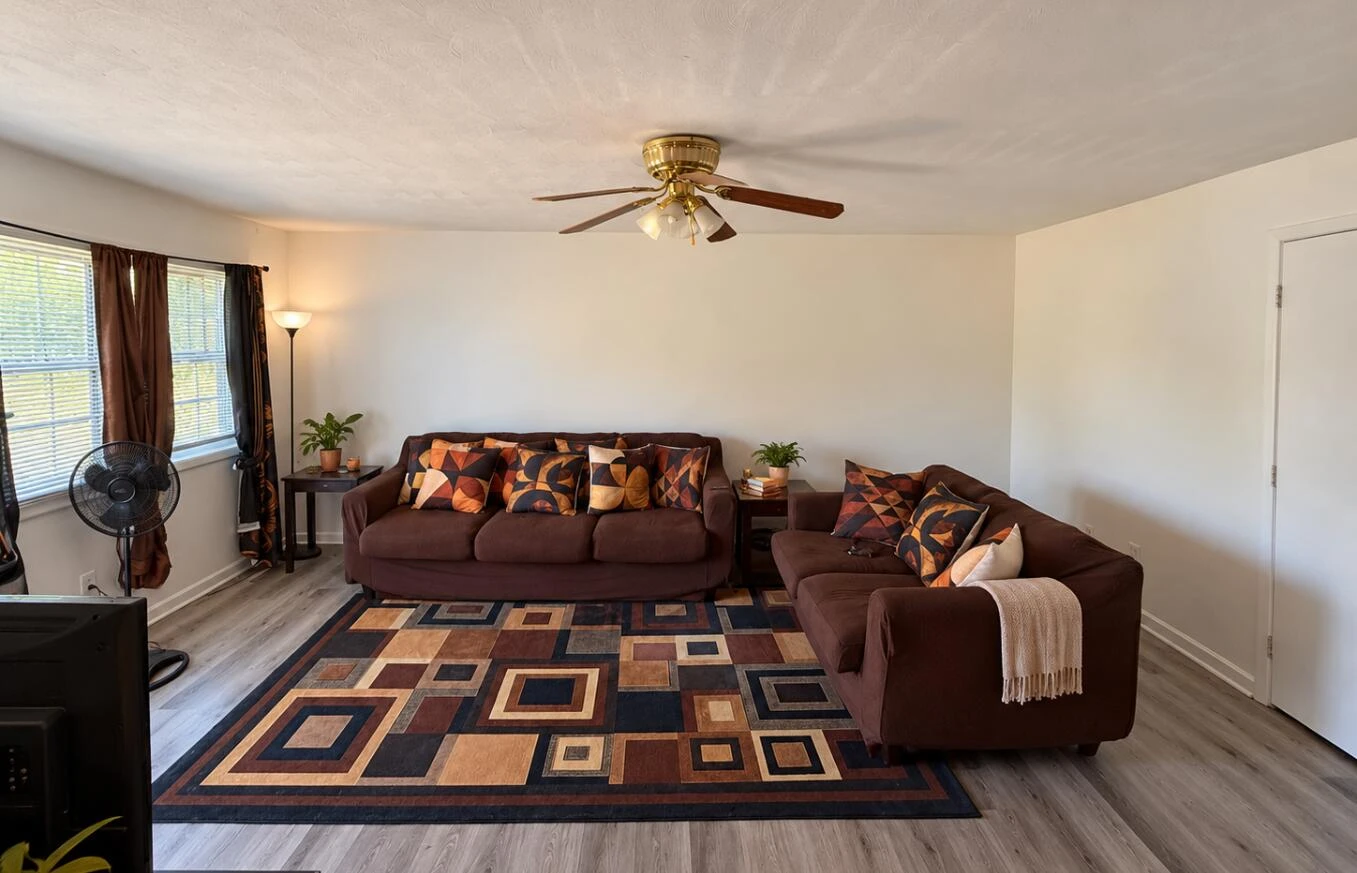 1508 Guildhall AVE NW - Photo 2