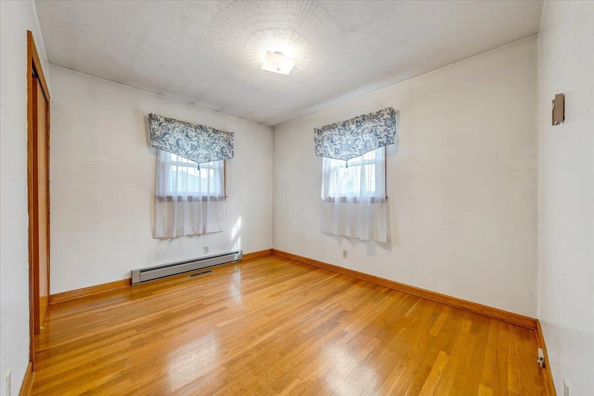 61 Caldwell ST - Photo 16
