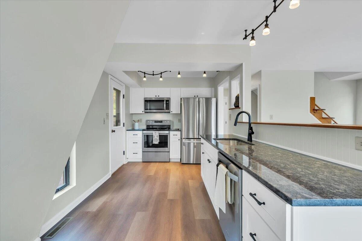 9476 Airpoint DR - Photo 17