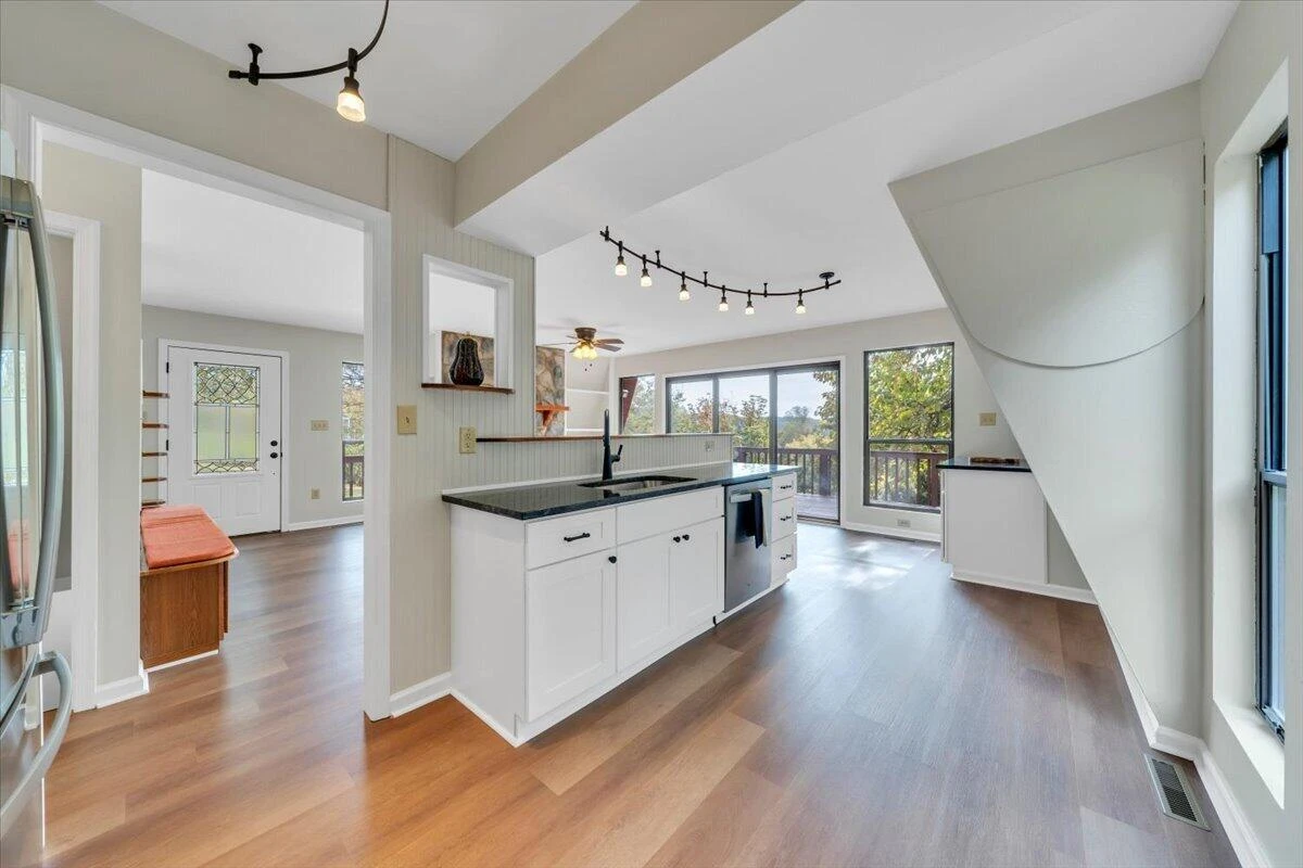 9476 Airpoint DR - Photo 21